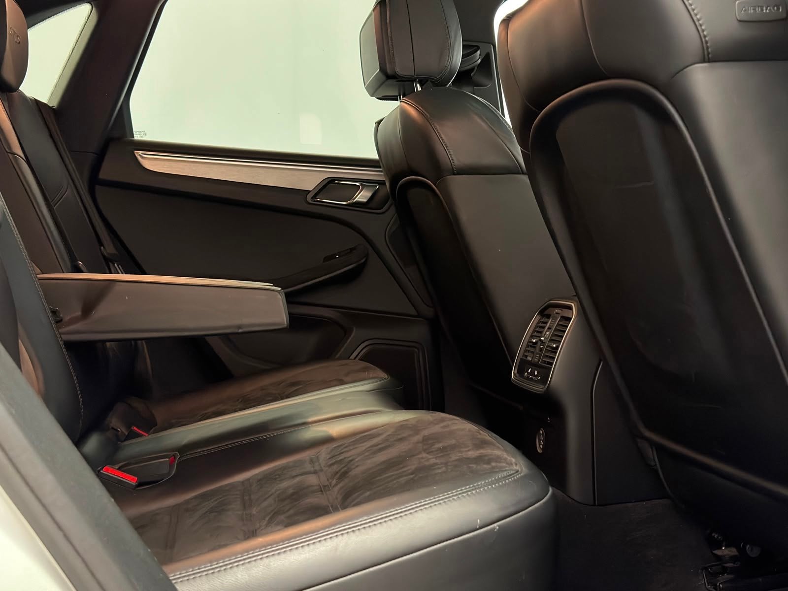 Foto 9 van Porsche Macan 3.0 GTS / Pano / Luchtvering / Trekhaak