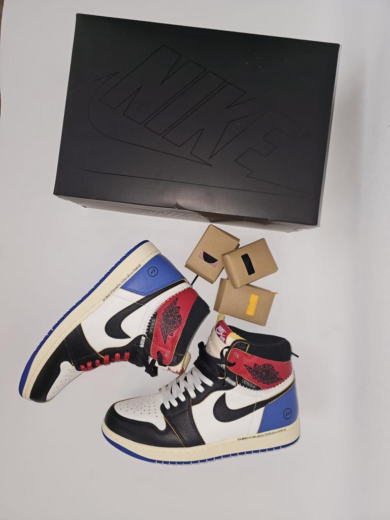 Jordan 1 High OG Fragment x Union Varsity Red, size 44, Kleding | Heren, Schoenen, Overige kleuren, Sportschoenen, Nieuw, Ophalen of Verzenden