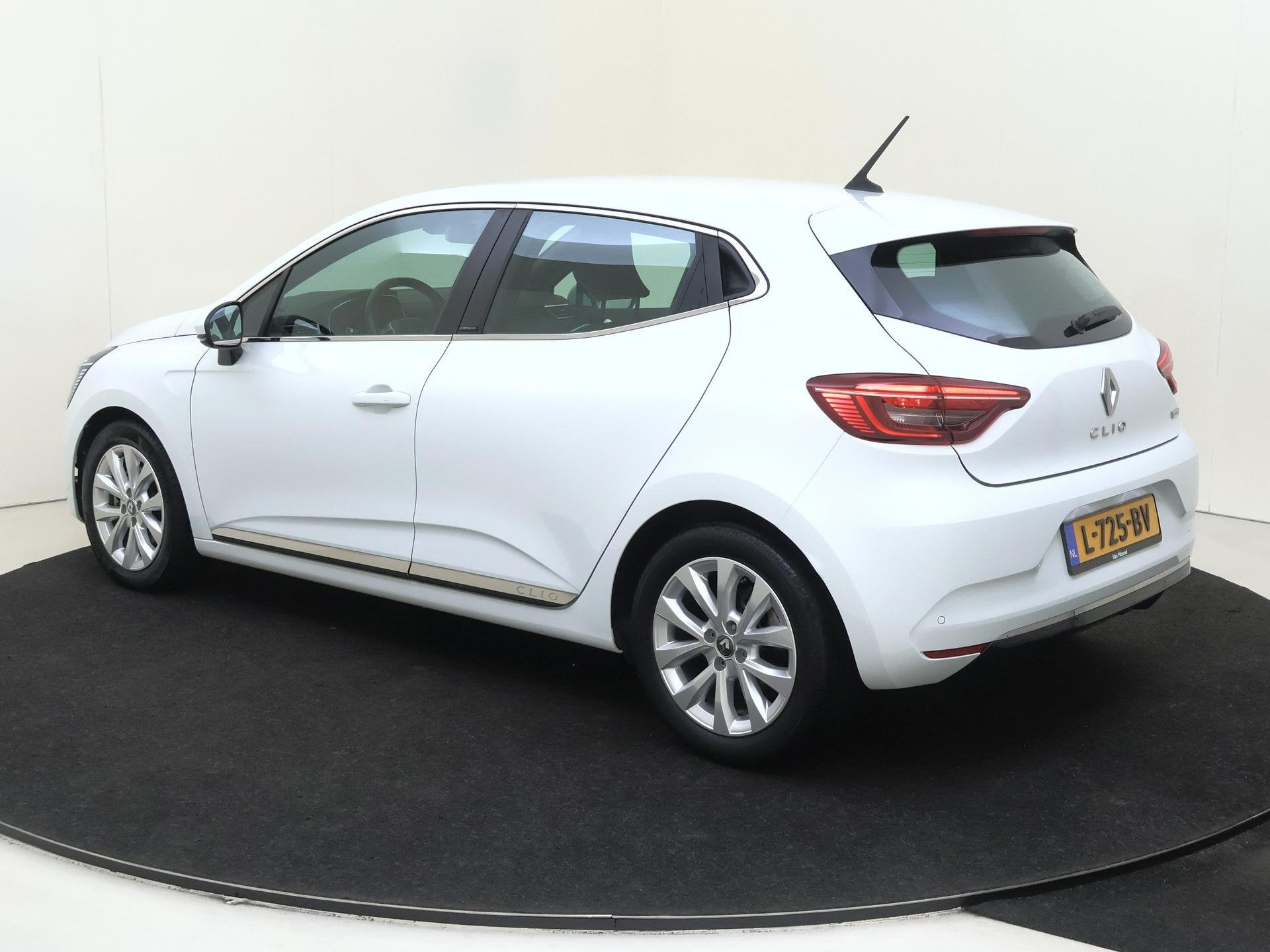 Renault Clio 1.6 E-Tech Hybrid 140 Intens AUTOMAAT | Pack Co, Auto's, Dealer onderhouden, Gebruikt, Euro 6, 4 cilinders