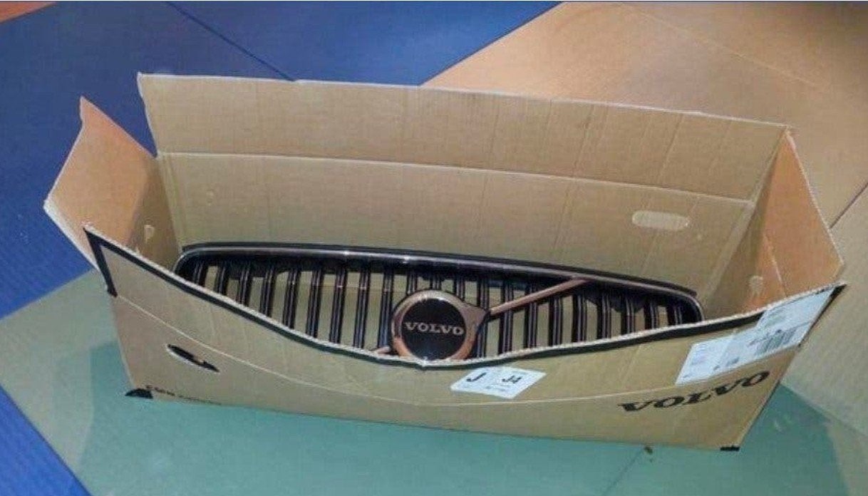 Grill Volvo XC60 (2018+) - model inscription, Voor, Ophalen of Verzenden, Volvo, Bumper