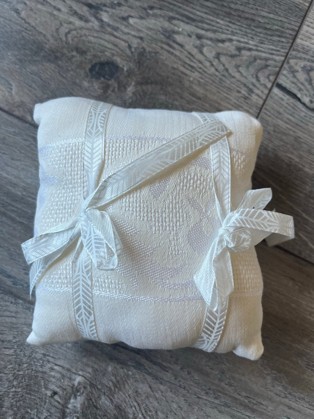 Trouwaccessoires: ringkussen en pennenhouder, Ophalen of Verzenden, Zo goed als nieuw, Wit, Accessoires