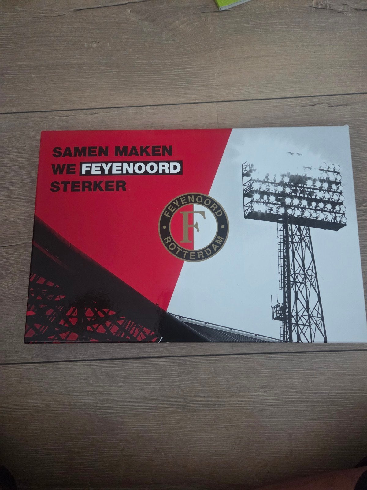 Feyenoord Legioen Box 2015-2016 met sjaal en pin, Ophalen of Verzenden, Zo goed als nieuw, Feyenoord, Overige typen