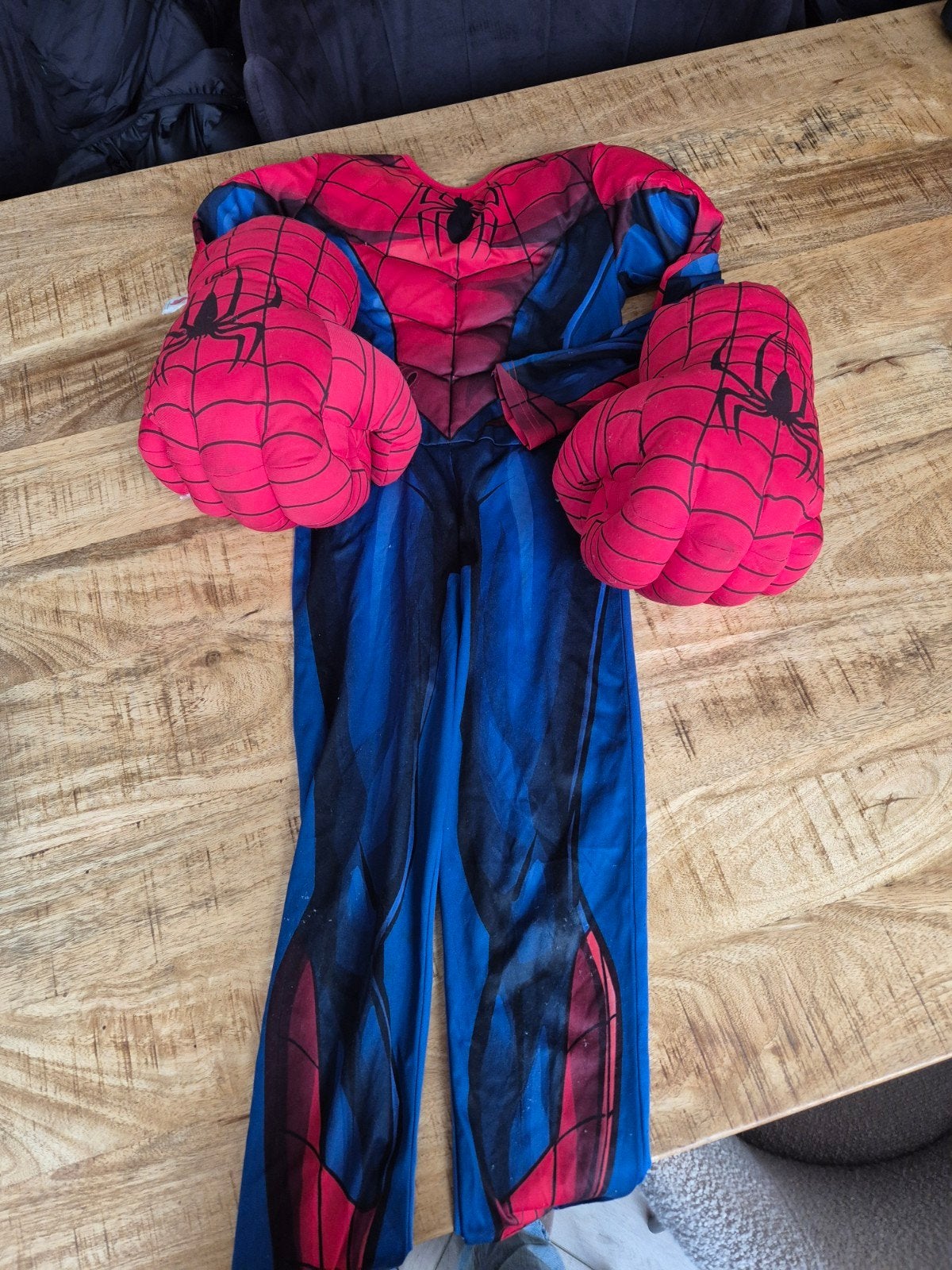 Spiderman kostuum met handschoenen, Ophalen of Verzenden, Gebruikt, 122 t/m 128, Jongen of Meisje