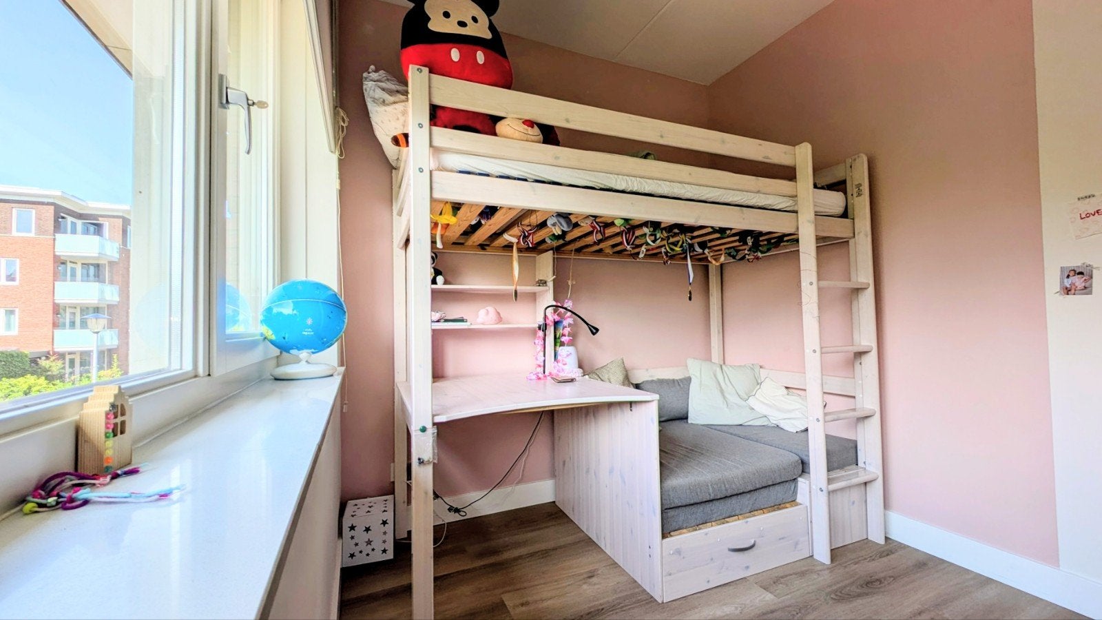Hoogslaper | bureau | lounge + uitschuifbaar logeerbed, Ophalen, Zo goed als nieuw, Hoogslaper