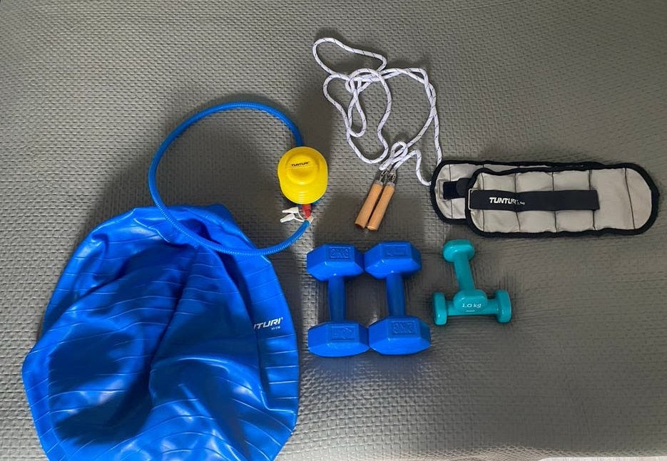 Sportartikelen: dumbbells, springtouw, gymbal, Ophalen, Zo goed als nieuw, Dumbbell