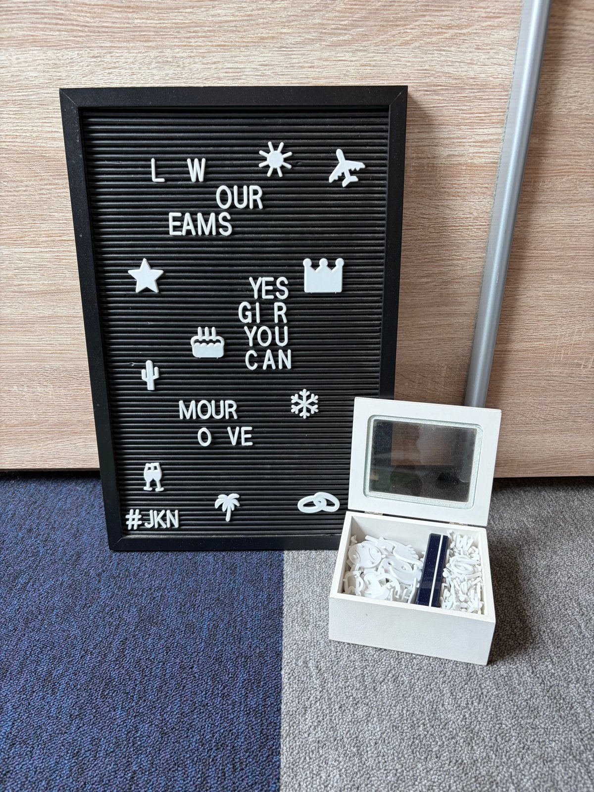 Letterbord met letters en symbolen - 46x30 cm, Huis en Inrichting, Zwart, Kunststof, Ophalen of Verzenden, Zo goed als nieuw