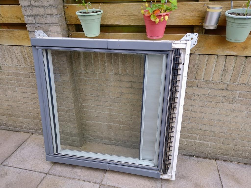 VELUX GGU S06 Dakraam 114x118 cm compleet met rolgordijn, Ophalen