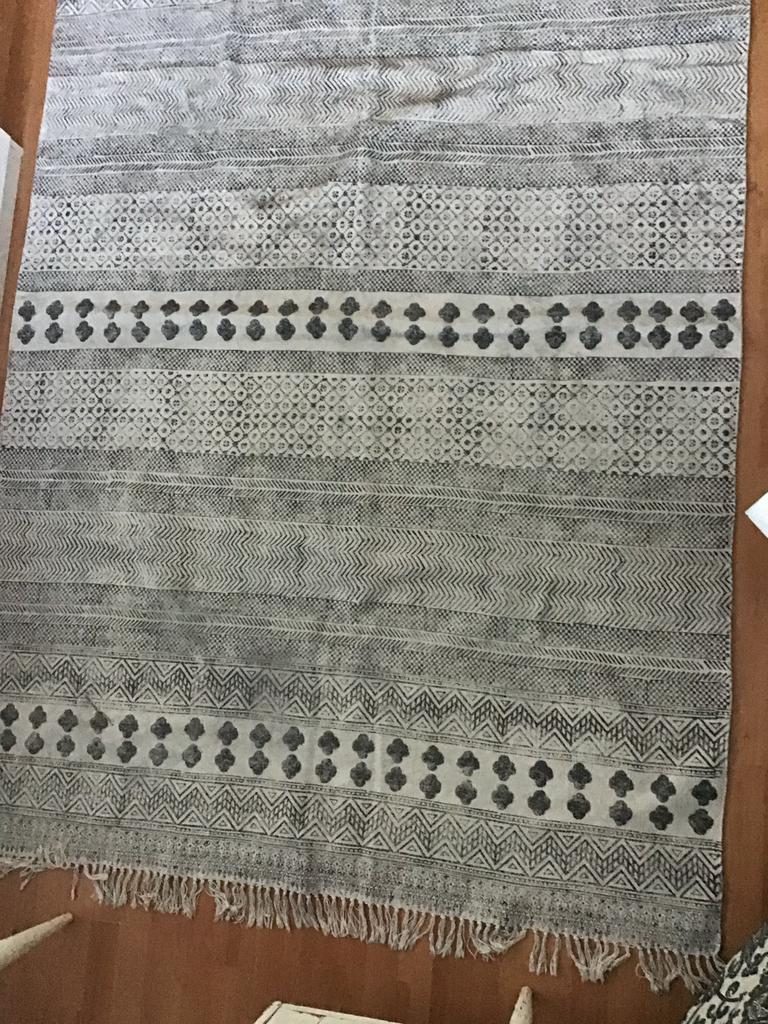 Katoenen vloerkleed grijs/blauw motief, off-white ondergrond, 150 tot 200 cm, 200 cm of meer, Ophalen of Verzenden, Zo goed als nieuw