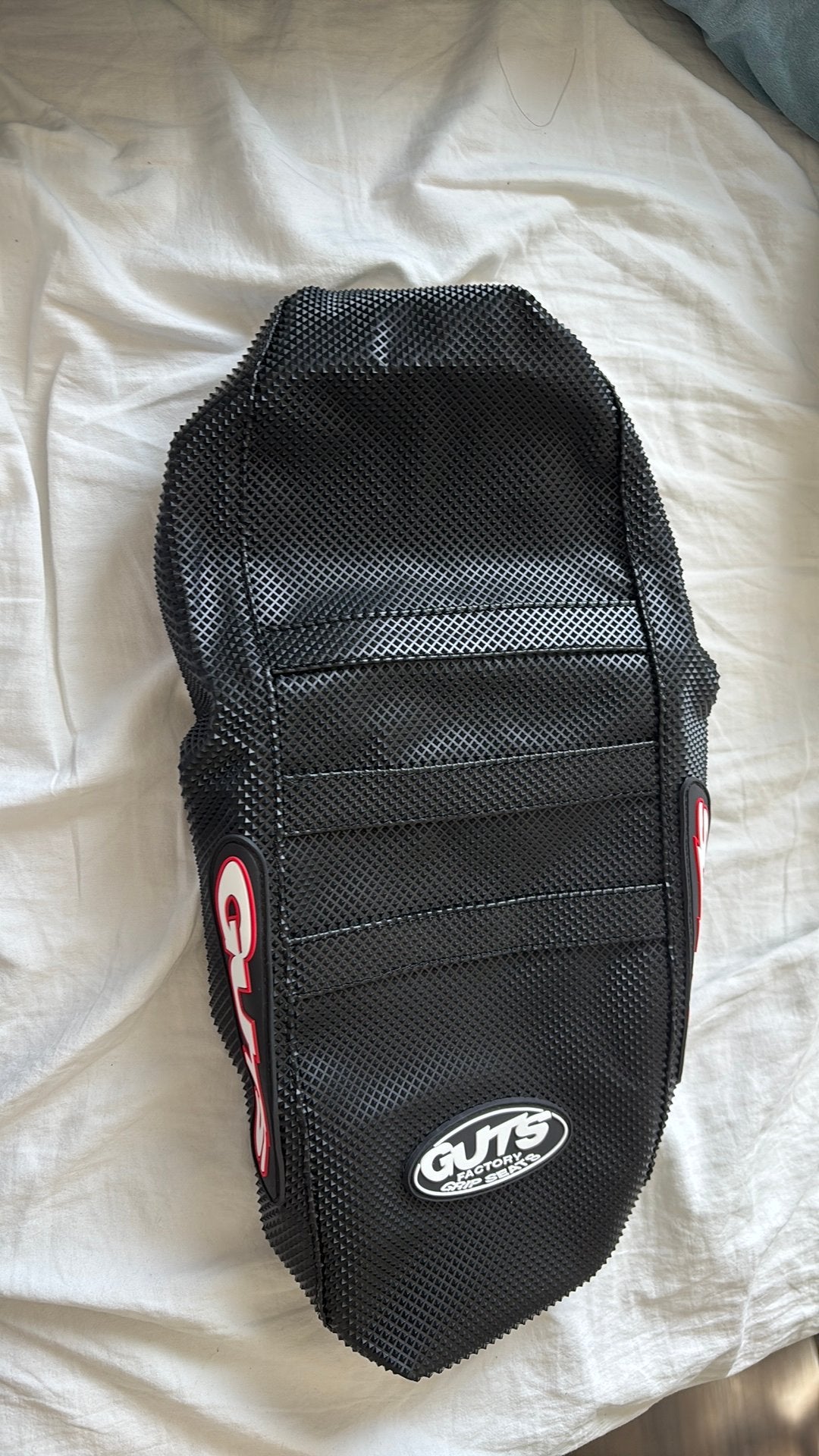 Guts seat cover, Ophalen, Zo goed als nieuw
