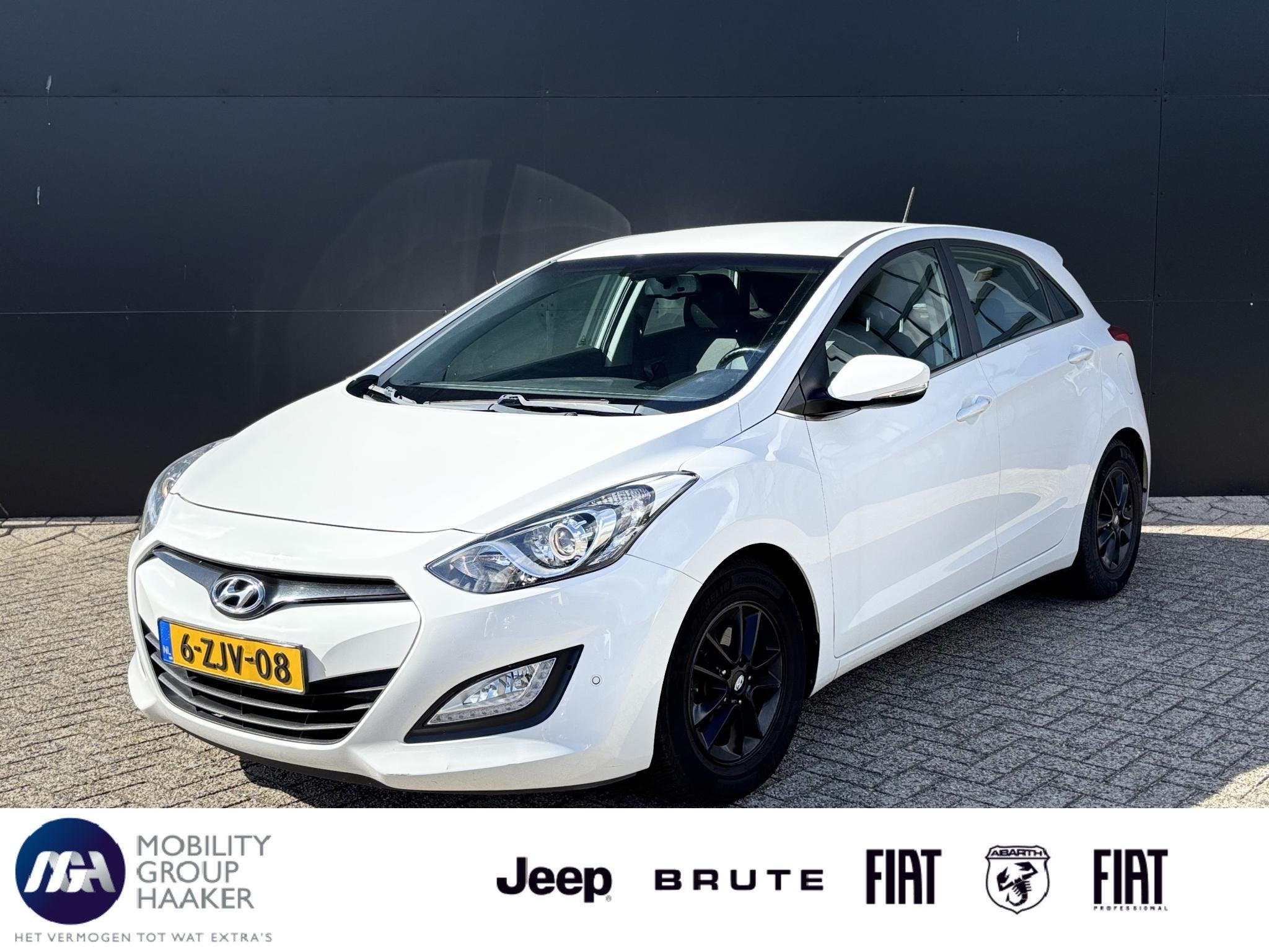 Hyundai i30 1.6 GDI i-Vision | Dealeronderhouden | Achteruit, Auto's, Euro 5, Gebruikt, 1591 cc, Wit