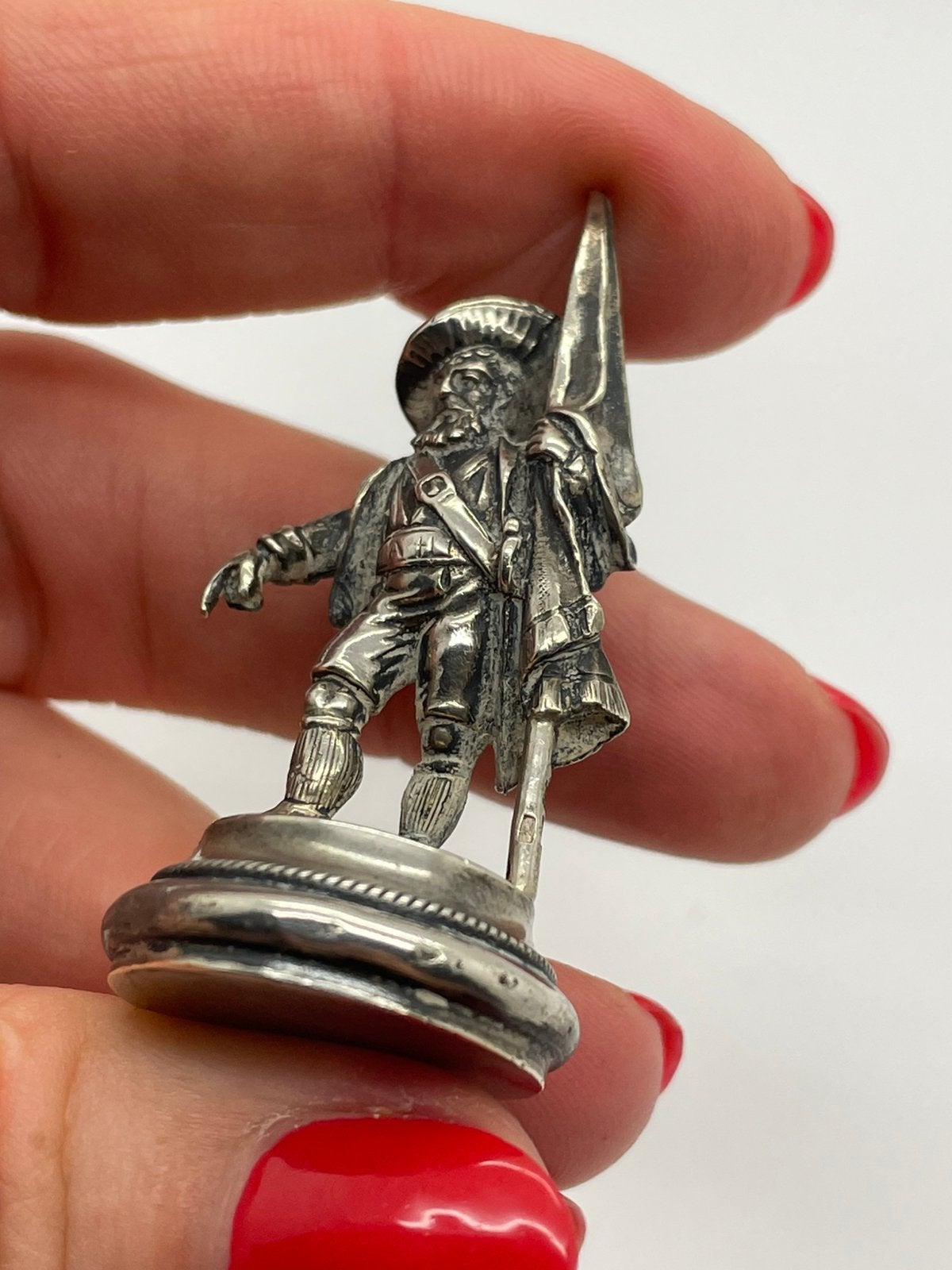F36 Prachtig zilveren miniatuur beeldje soldaat, Ophalen of Verzenden, Zilver