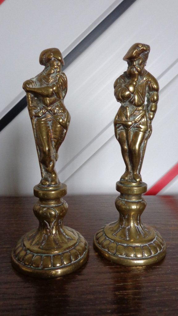 Figuren van middeleeuwse edelen, Ophalen