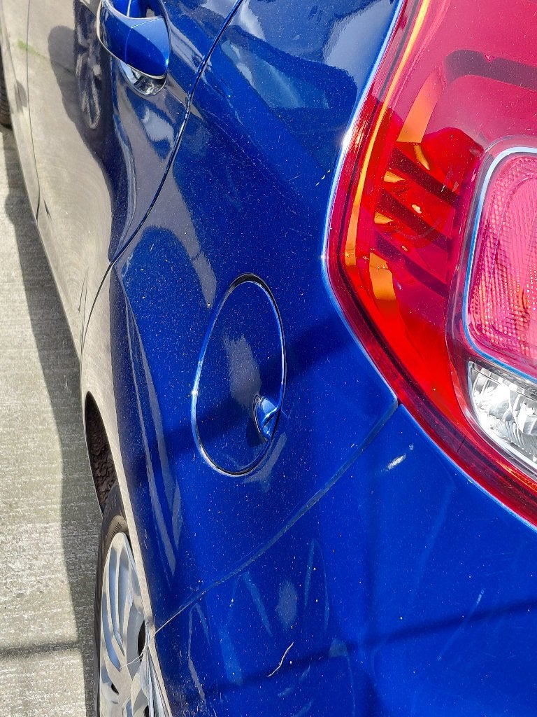 Gezocht tankklep Ford Fiesta MK7, Auto-onderdelen, Ophalen of Verzenden, Achter, Ford, Spatbord