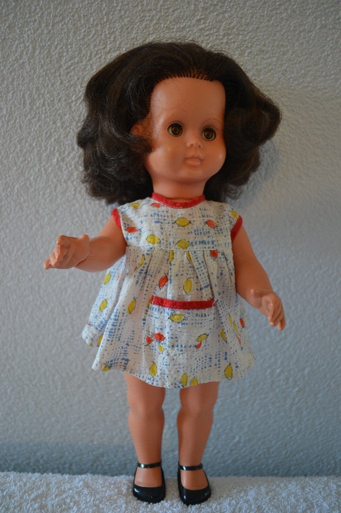 Mooi wildebras popje met originele jurkje NR 7064, Verzamelen, Poppen, Ophalen of Verzenden, Zo goed als nieuw, Pop