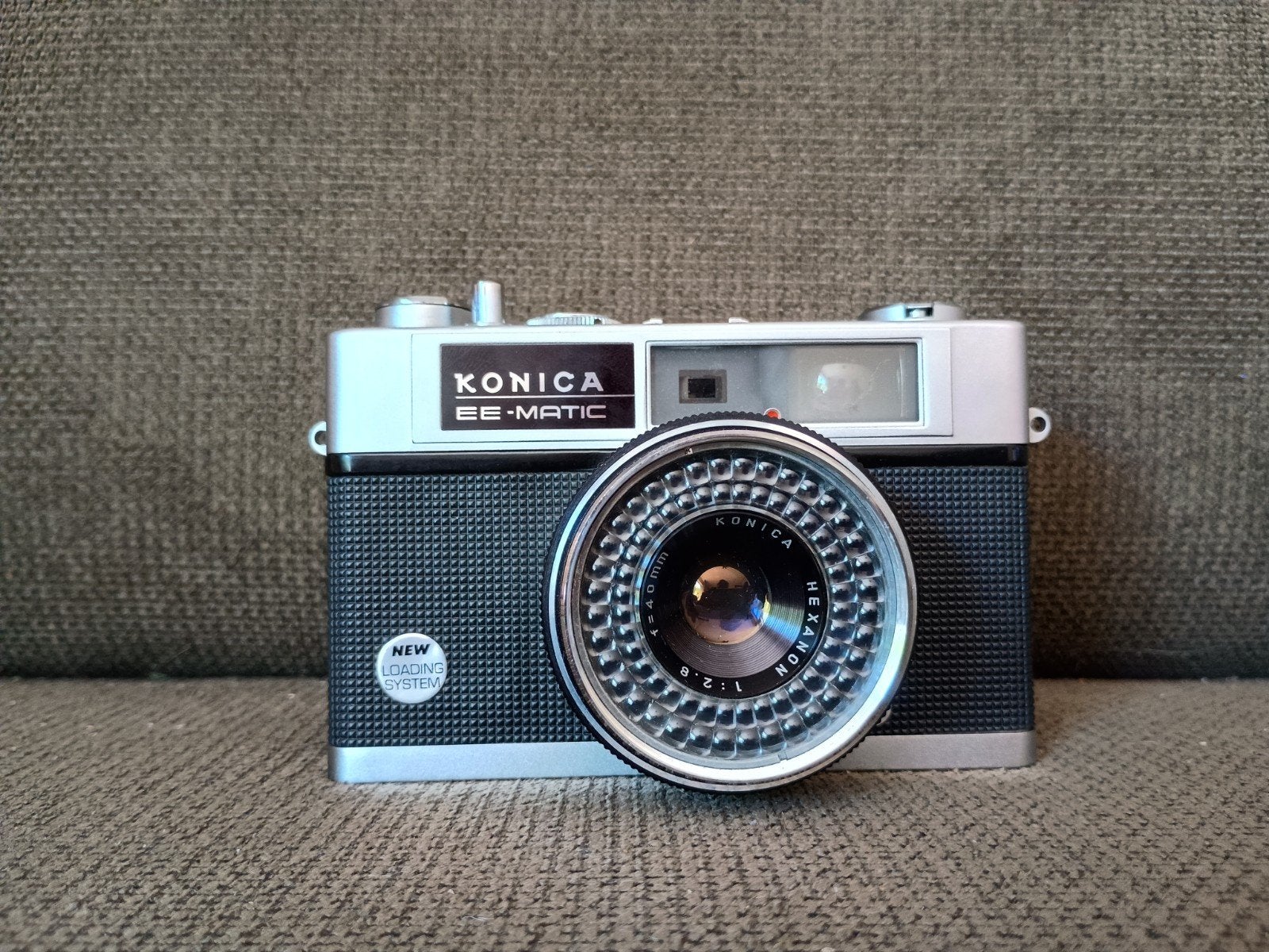 Konica EE-Matic Deluxe analoge camera (met 40mm f/2.8 lens), Ophalen of Verzenden, Gebruikt, Compact, Konica