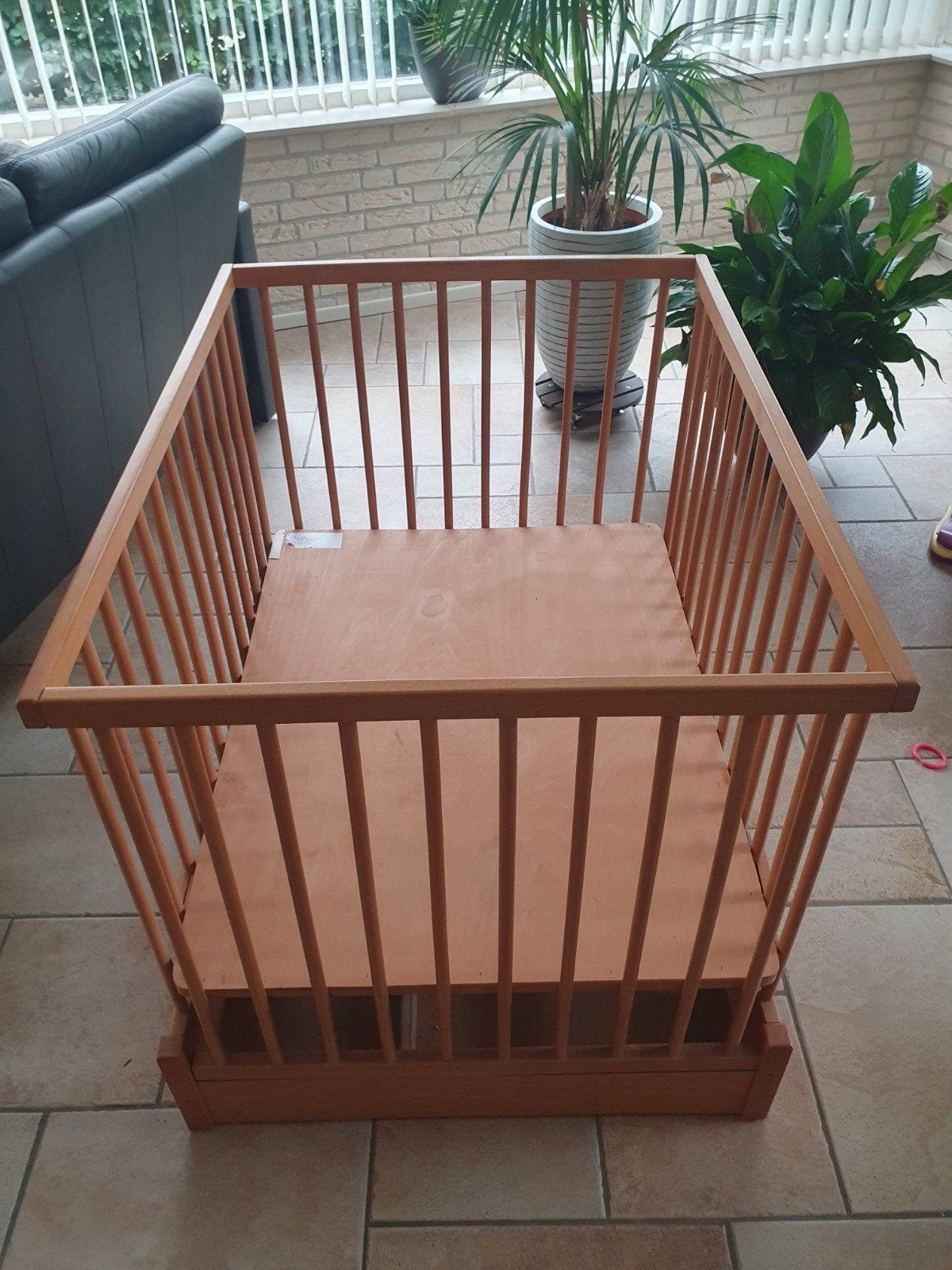 Inklapbare box met verstelbare bodem en boxkleed, Kinderen en Baby's, Boxen, Ophalen, Gebruikt, In hoogte verstelbaar