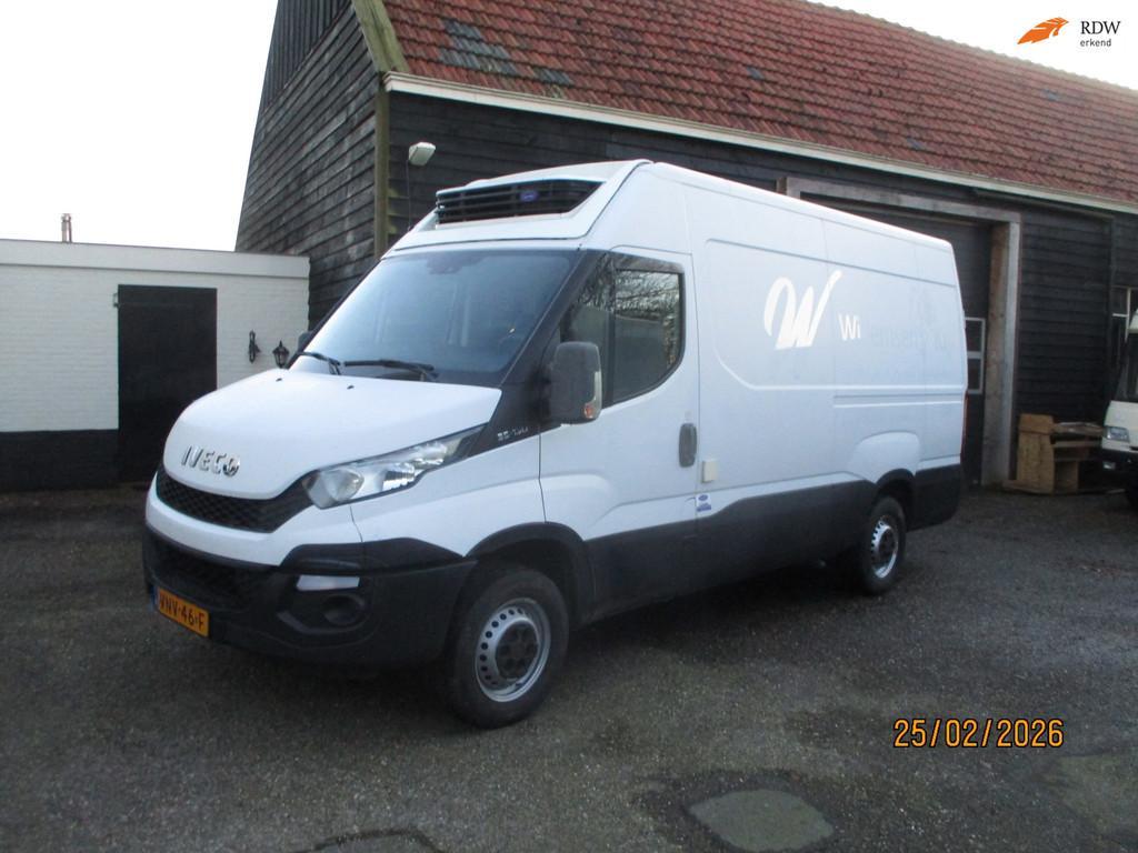 Iveco Daily 35S13 2.3 - 130 pk KOELWAGEN. TIK IN MOTOR! 4-20, Auto's, Bestelauto's, Euro 5, Achterwielaandrijving, Gebruikt, Zwart
