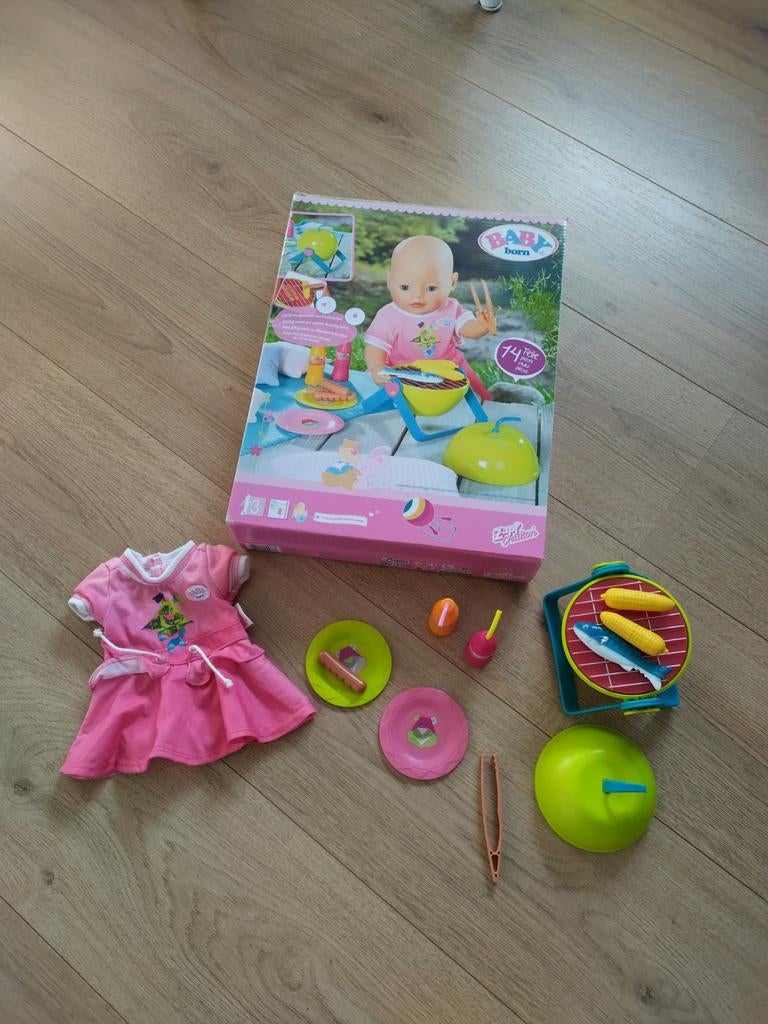 Baby Born BBQ Set met Jurkje, incl doos, Ophalen of Verzenden, Zo goed als nieuw, Babypop