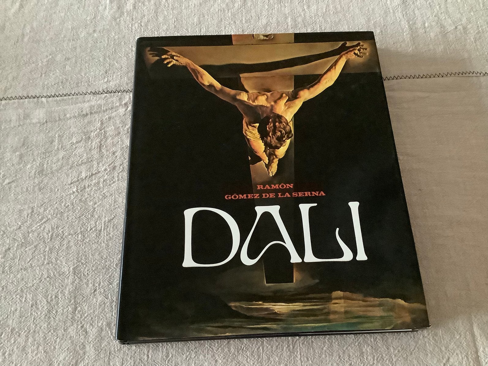 BOEK DALI  AUTEUR RAMON DE LA SERNA ENGELSTALIG, Boeken, Ophalen, Zo goed als nieuw, Schilder- en Tekenkunst