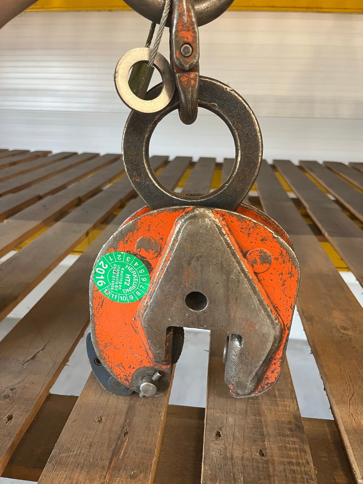 Platenklem. Hijsklem 2 ton IP 10, Ophalen