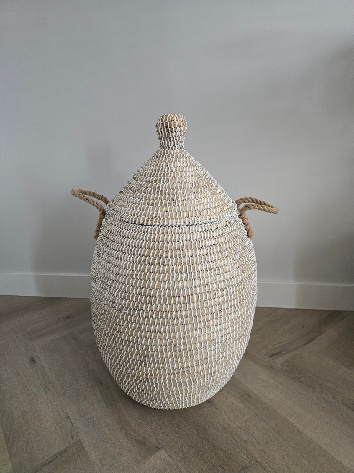 Hele mooie grote Mand met Deksel ibiza style rond, Ophalen, Mand, Rond, Zo goed als nieuw