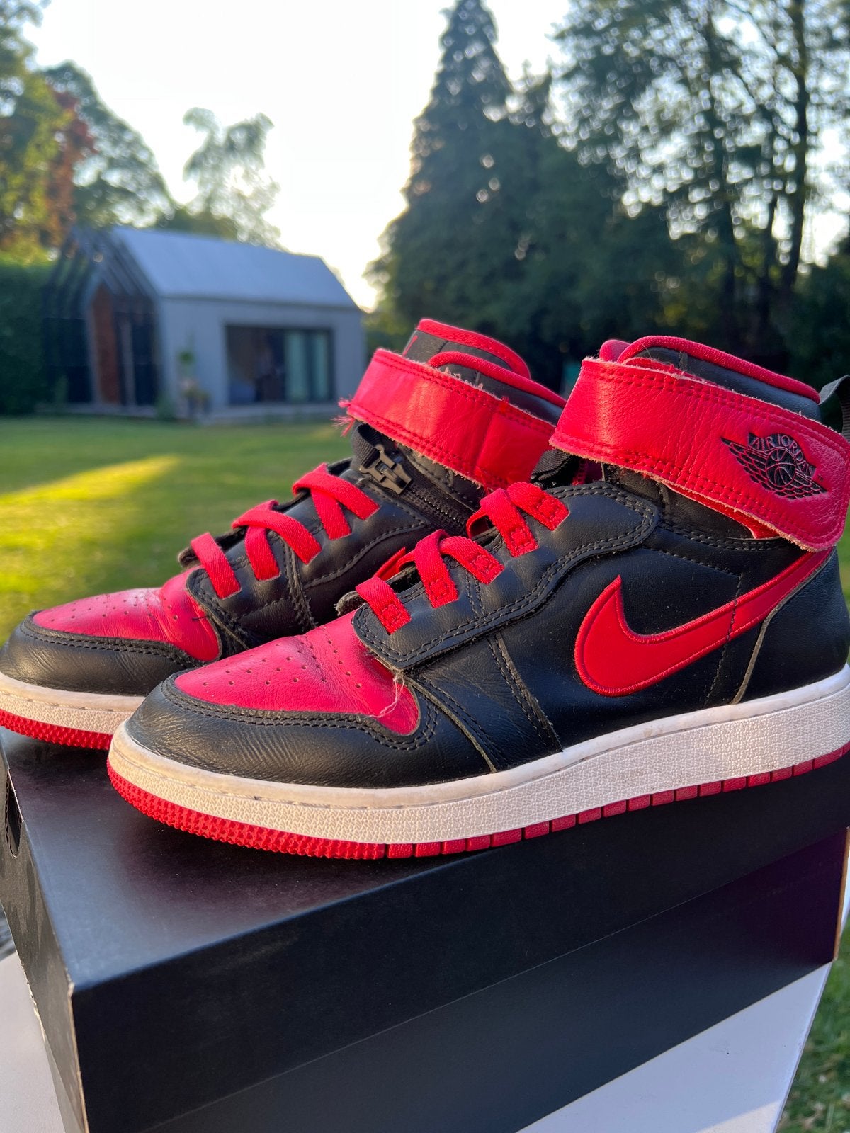 Nike Air Jordan 1 Hi FlyEase (GS) - Maat 37,5, Kleding | Dames, Schoenen, Ophalen of Verzenden, Zwart, Sneakers of Gympen