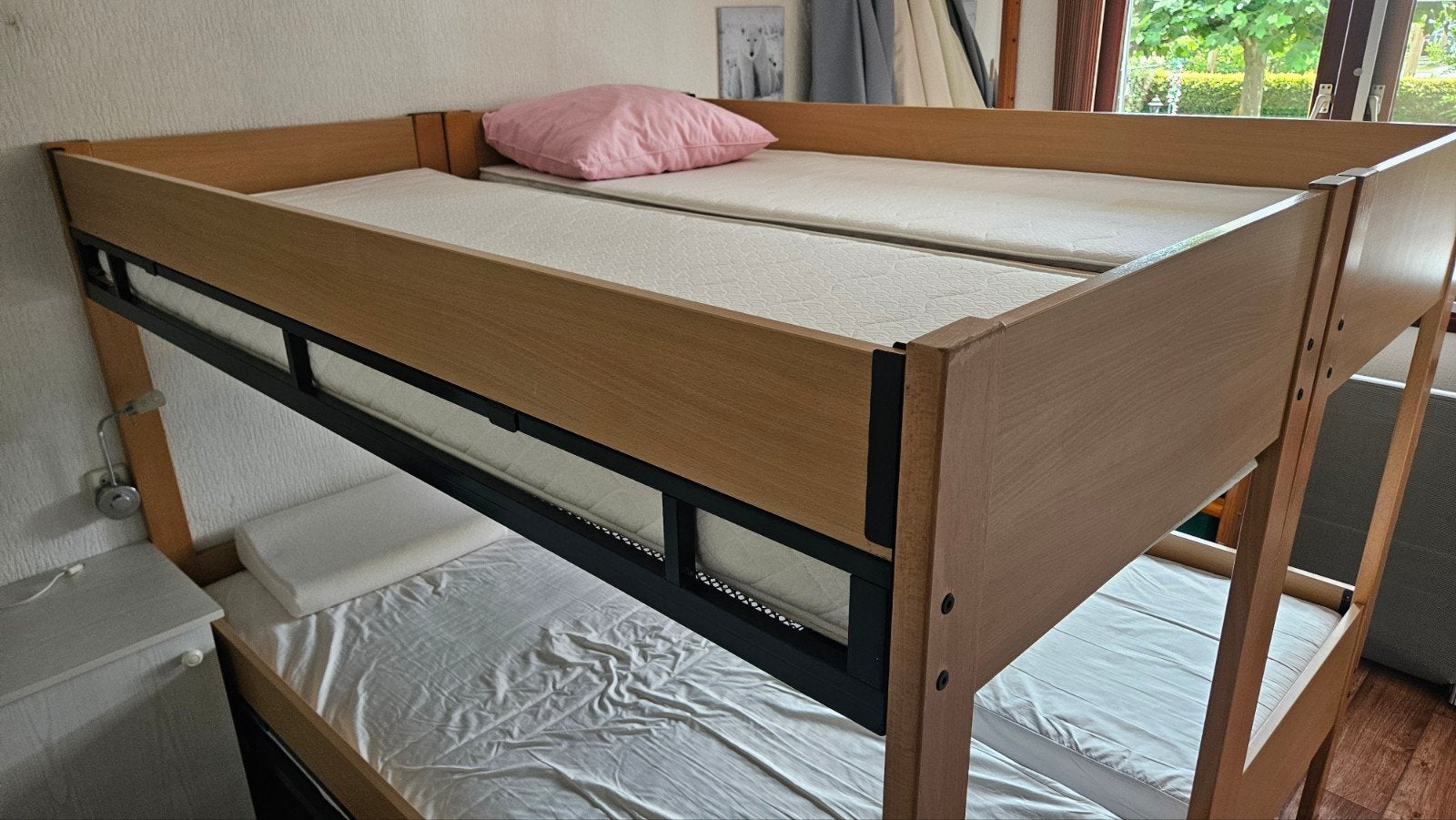 Één stapelbed 200x80 cm met twee dunne matras, Ophalen, Gebruikt, Stapelbed