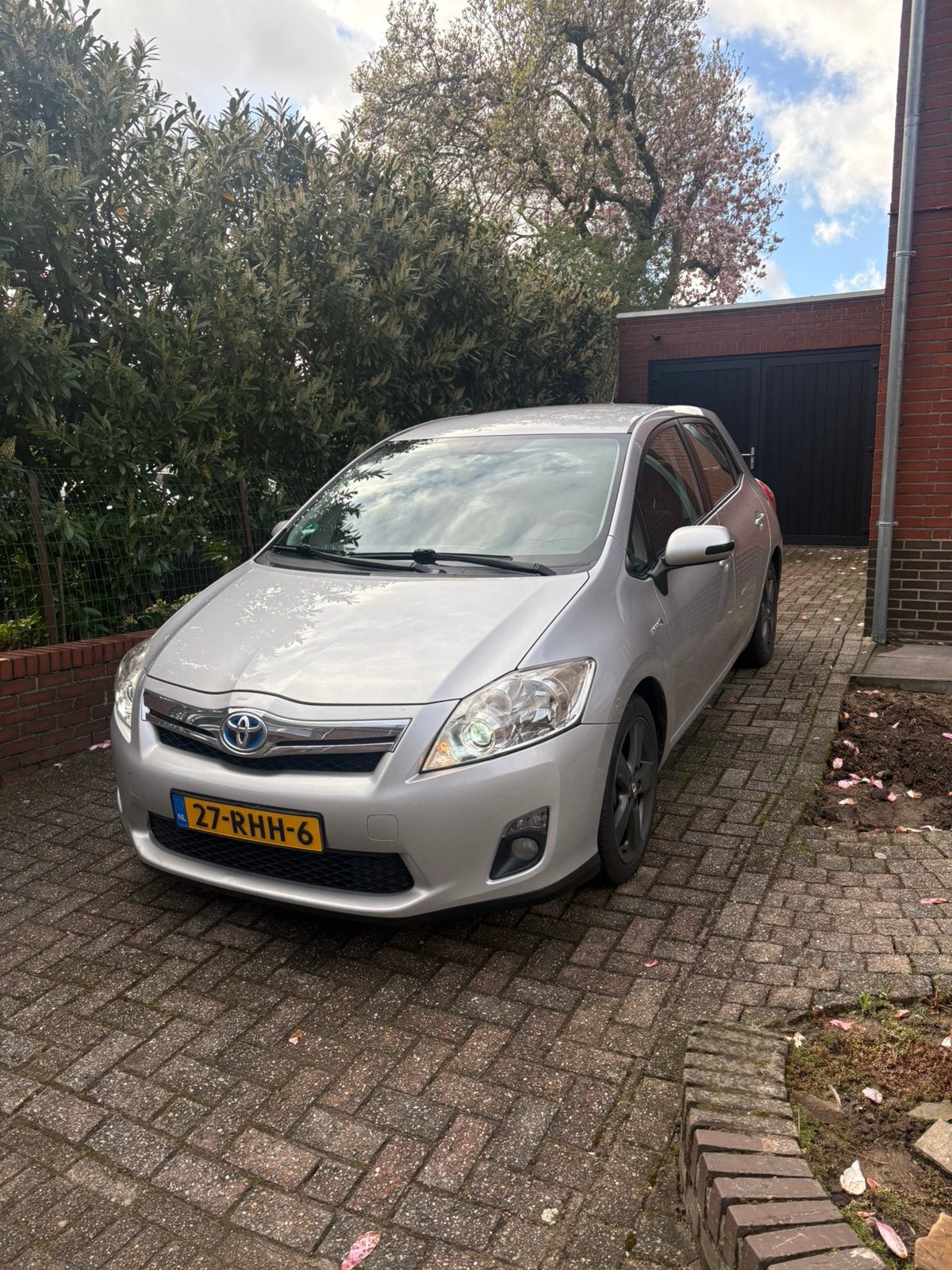 Toyota Auris executive, 136 pk, Zwart, 4 cilinders, Leder en Stof