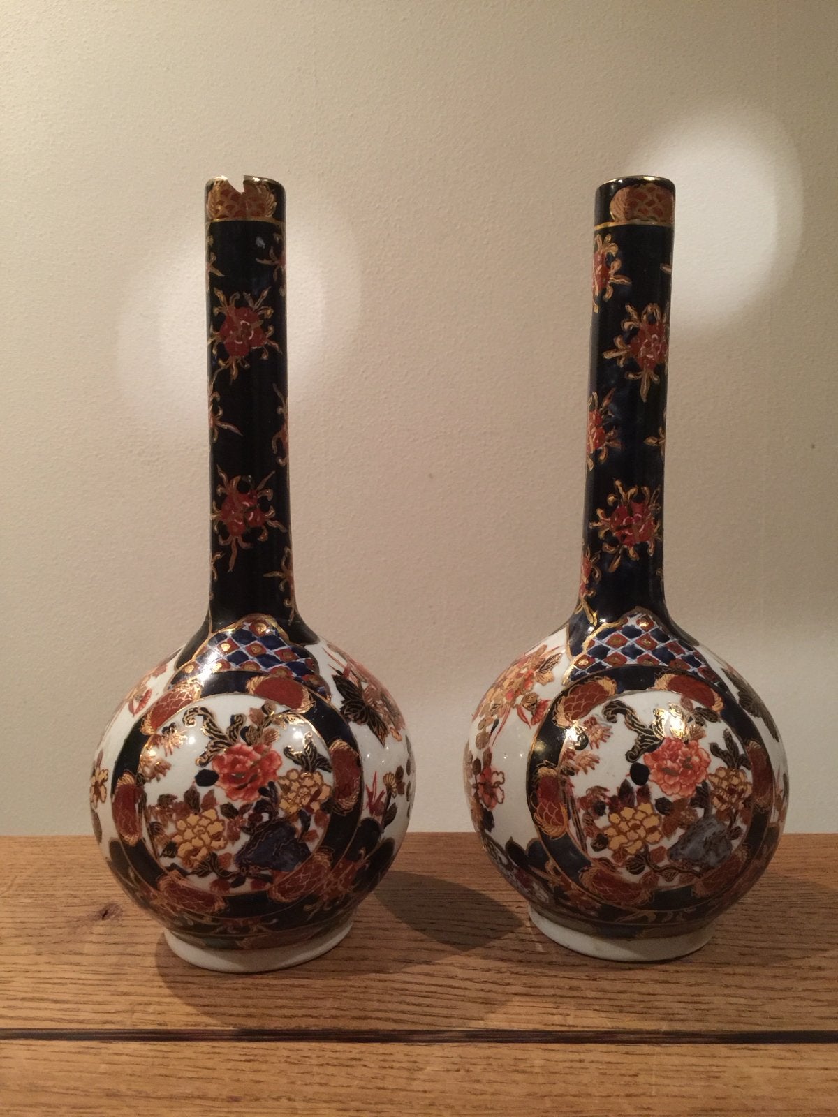 Set van twee grote Imari pijpvazen, 23,5 cm hoog, Ophalen of Verzenden