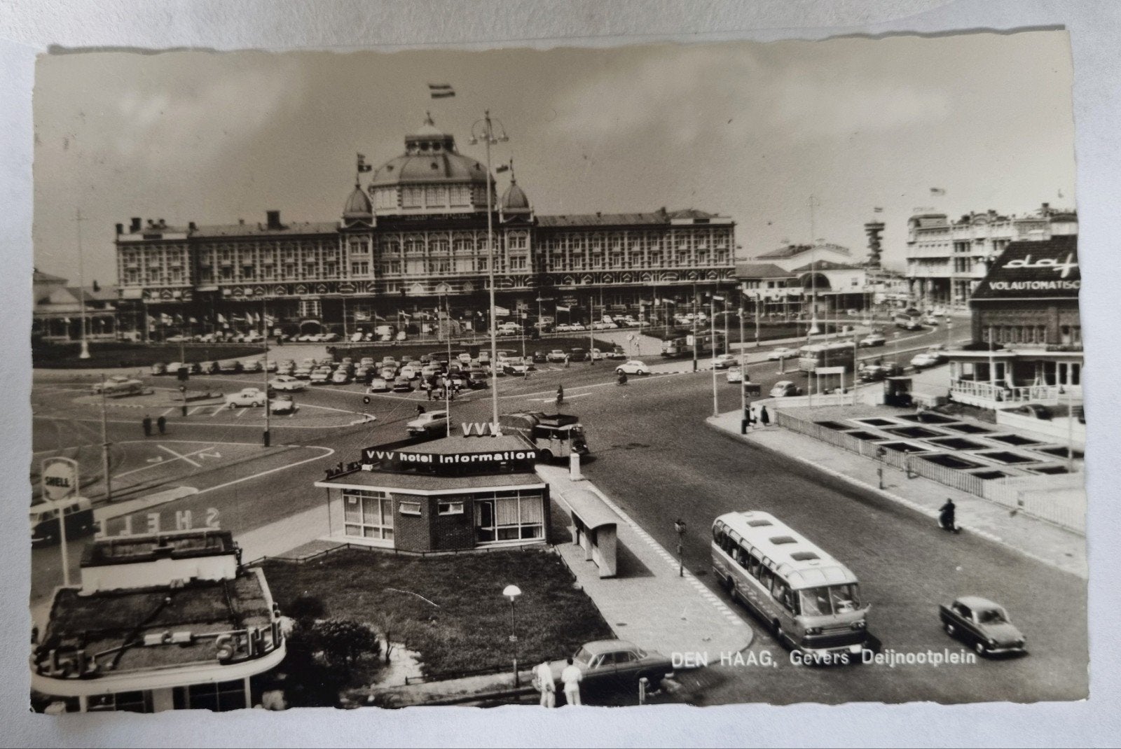 64)Echte fotokaart Scheveningen Gevers Deijnootplein, Ophalen of Verzenden, 1960 tot 1980, Gelopen, Zuid-Holland