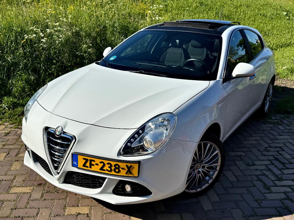 Alfa Romeo Giulietta 1.4 T-Jet 2013 Elektrisch schuifdak APK, Voorwielaandrijving, Euro 5, Stof, Zwart