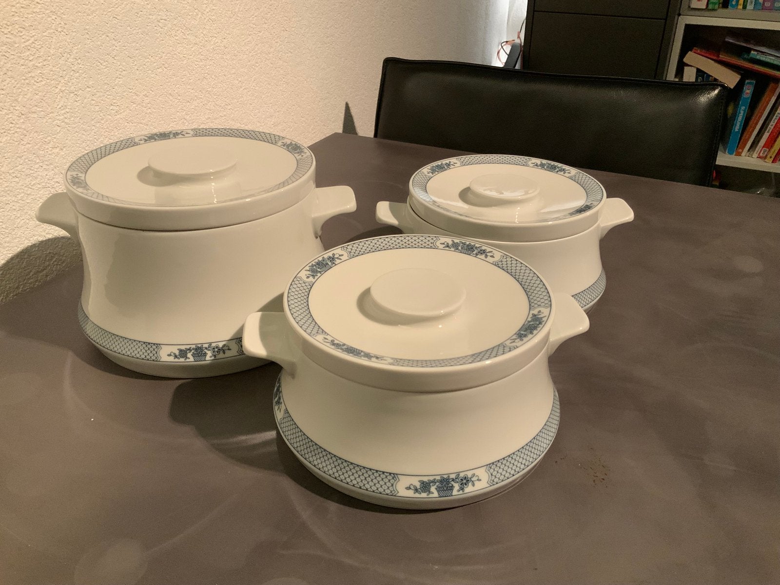 Drie mooie dekschalen Merk. S P. Coimbra Portugal., Ophalen of Verzenden, Zo goed als nieuw, Overige stijlen, Overige typen