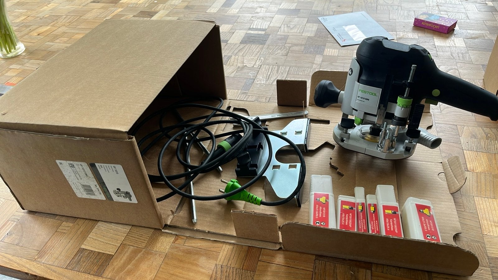 Festool OF 1010 EBQ Bovenfrees - Zo goed als nieuw, Doe-het-zelf en Verbouw, Gereedschap | Freesmachines, Zo goed als nieuw, Elektrisch