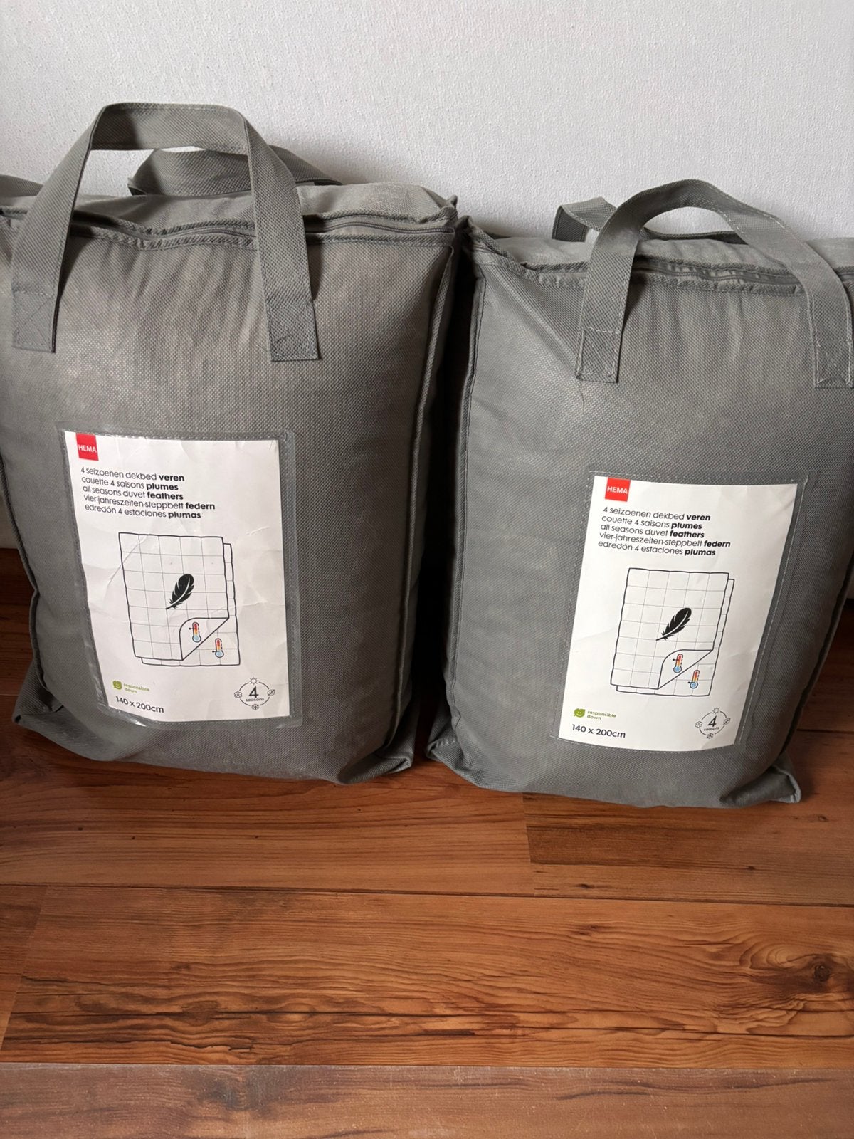 Hema 4  seizoenen dekbed dons/veren 140x200, Caravans en Kamperen, Ophalen, Zo goed als nieuw