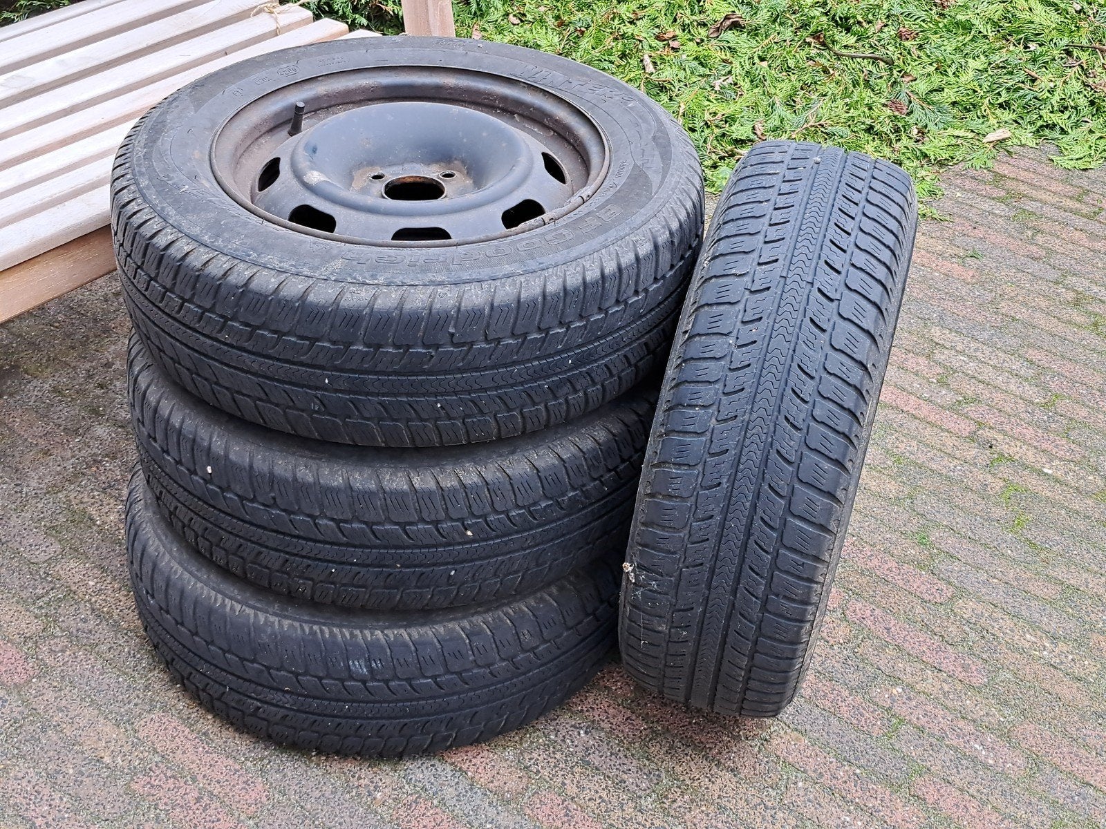 Set winterbanden op stalen velgen - 195/65 R15, Auto-onderdelen, Banden en Velgen, Ophalen, Gebruikt, 15 inch, Banden en Velgen