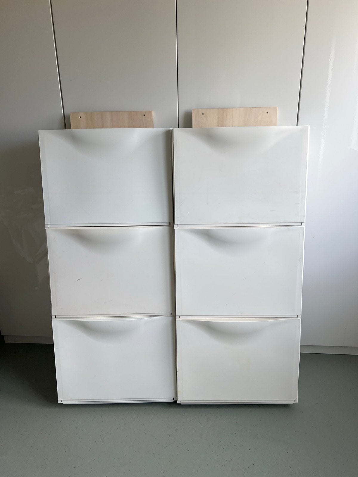 3x IKEA schoenenkastjes Trones op multiplex platen, Ophalen, Gebruikt
