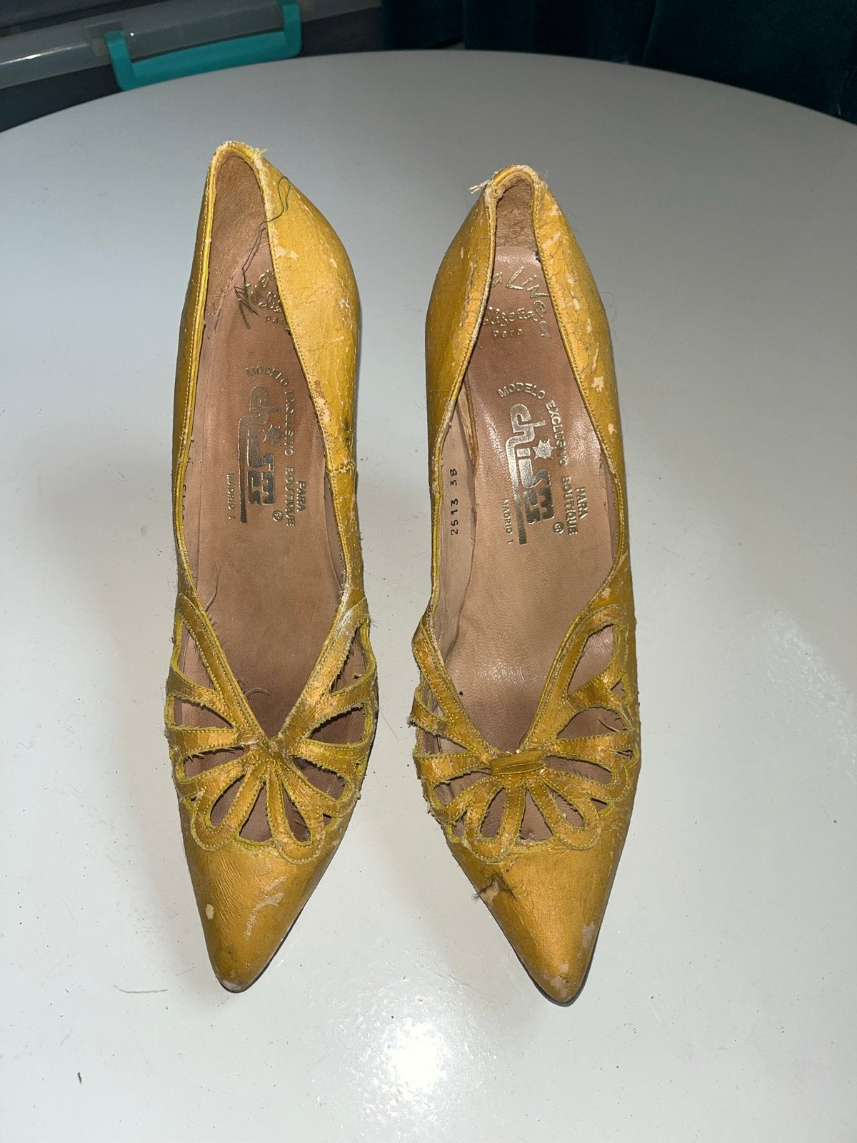 Gedragen Gele Pumps met Open Detail - Maat 38, Ophalen, Gedragen, Geel, Pumps