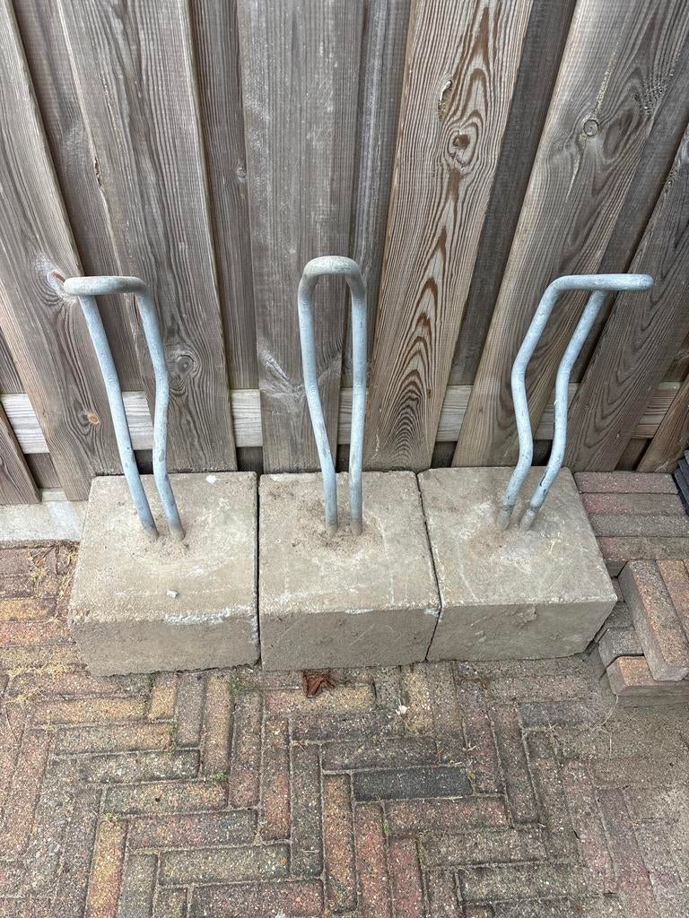 3x Fietsenrek voor 3 fietsen - Betonblokken, Ophalen of Verzenden, Gebruikt