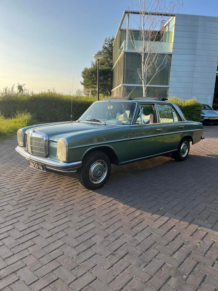 Mercedes-Benz 200-Serie 2.2 220 D W115 1971 oldtimer, Auto's, Automaat, 1370 kg, 60 pk, Diesel