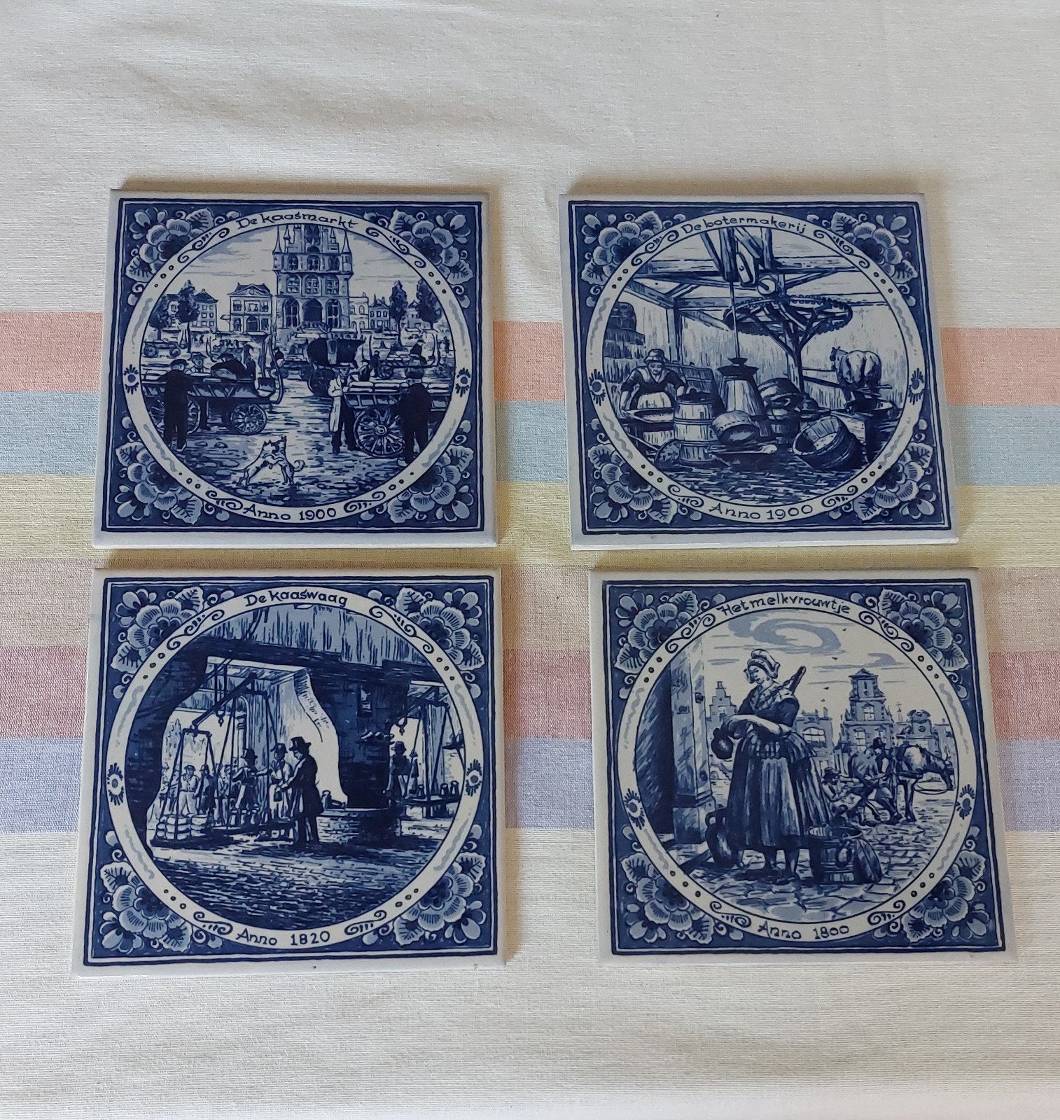 4 Delft Blauwe tegeltjes  De Kaaswaag etc., Antiek en Kunst, Ophalen of Verzenden