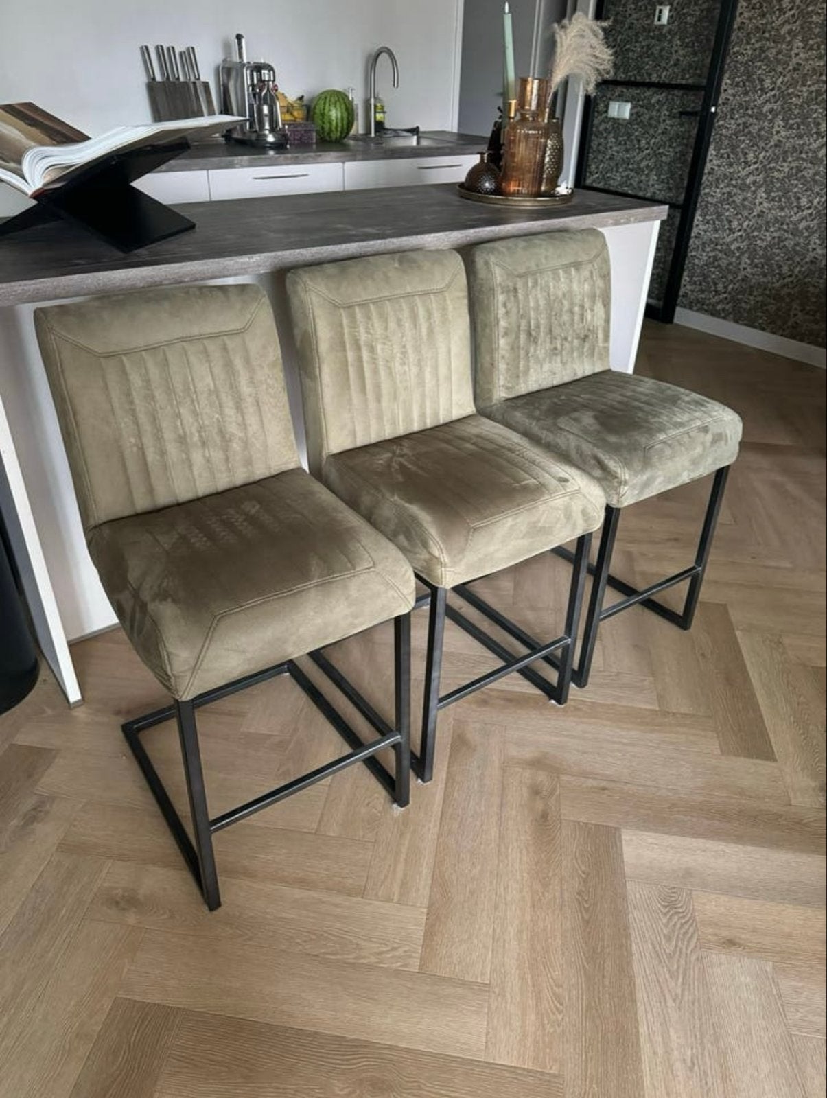 Set van 3 groene barkrukken met metalen onderstel, 3 krukken, Ophalen, Gebruikt, 60 tot 90 cm