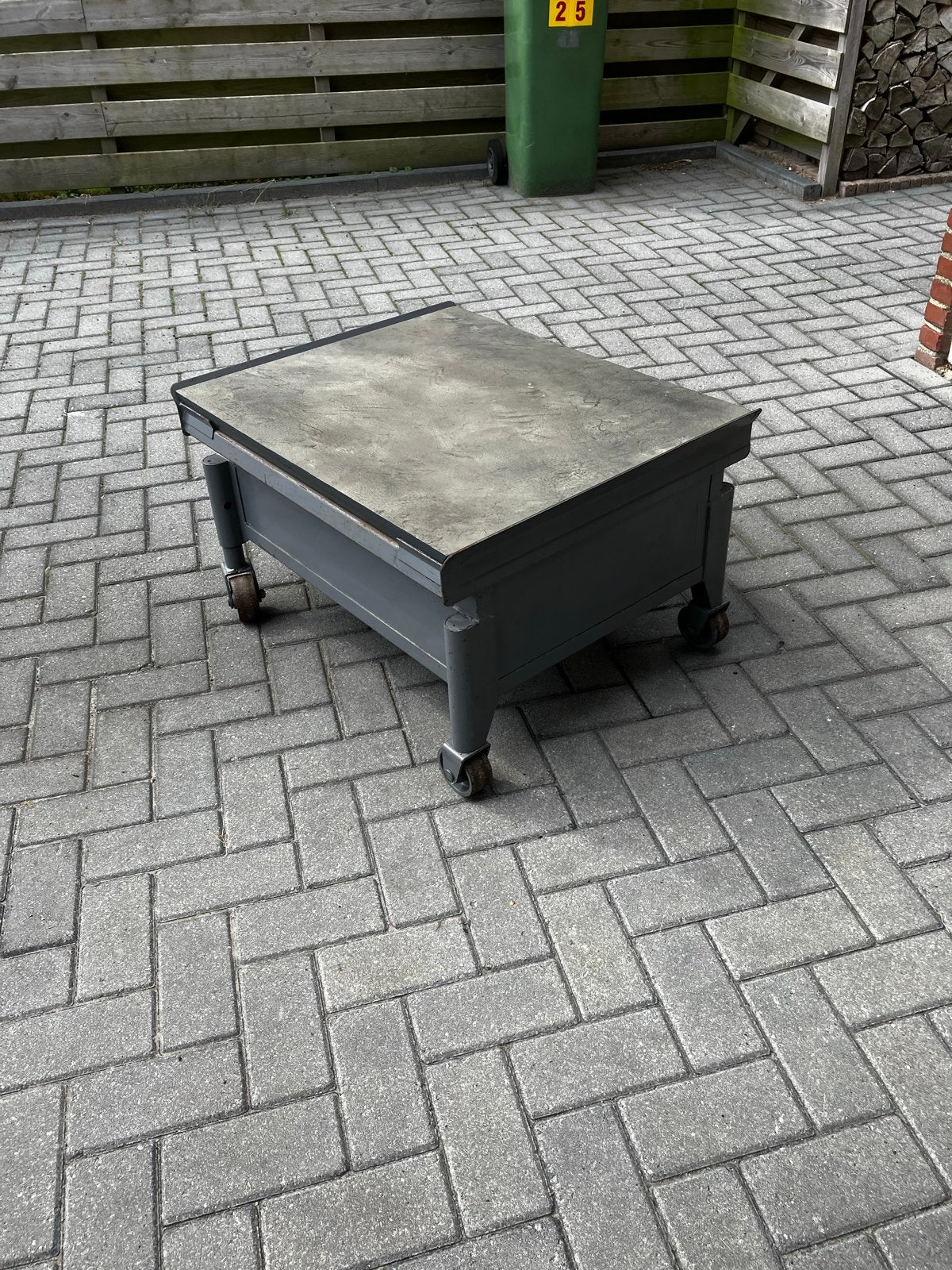 Industriële salontafel / bloemenkar op wielen, Huis en Inrichting, Ophalen, Gebruikt
