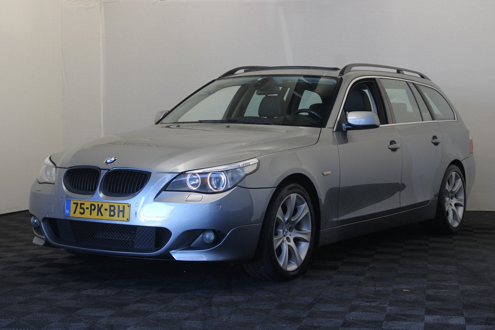 BMW 5 Serie Touring 525i Executive |Pano|Stoelverw.|, Auto's, Automaat, Achterwielaandrijving, Gebruikt, Zwart