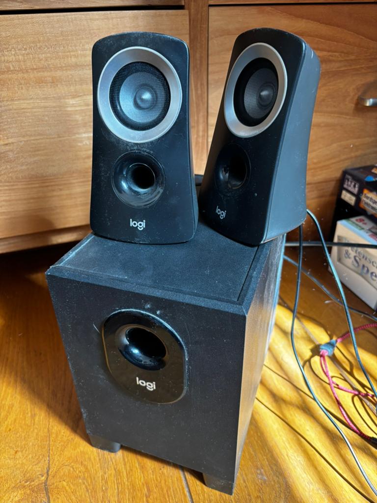 logitech z313 speakers met subwoofer, Computers en Software, Pc speakers, Zo goed als nieuw, Audiokanaal 2.1, Ophalen