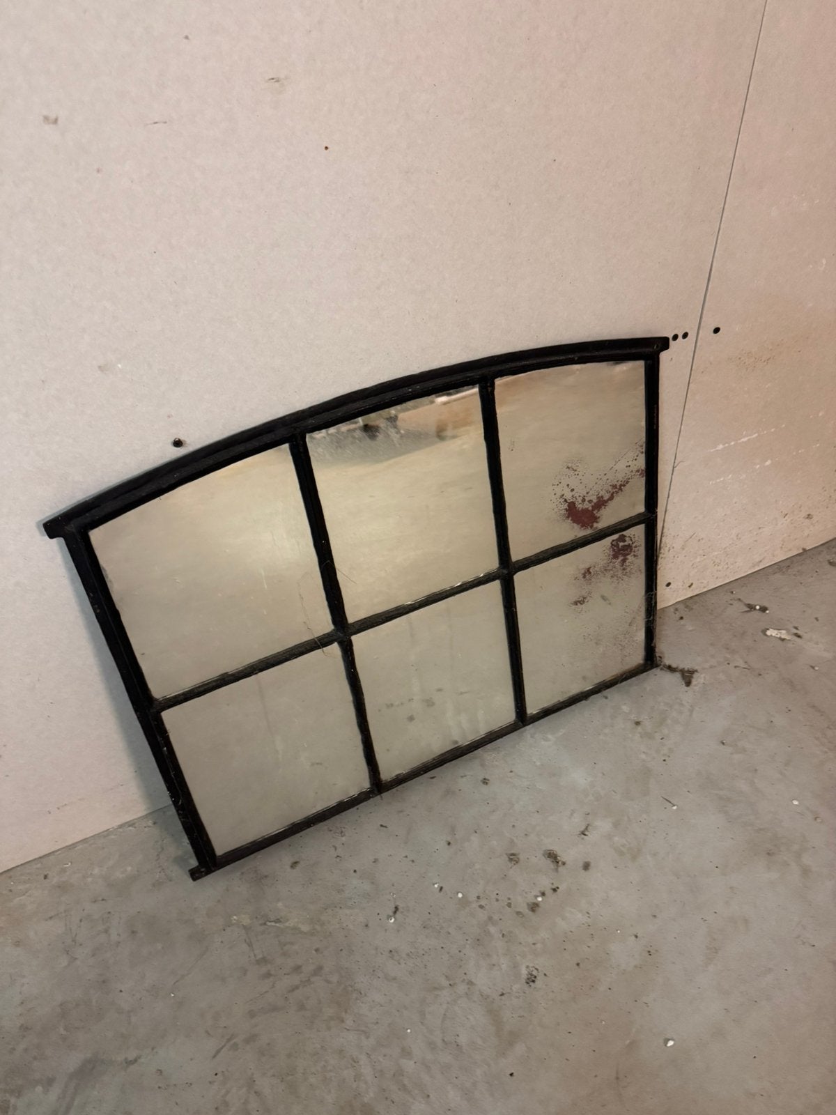Vintage Spiegel in oud ijzeren boerderij raam, Ophalen, Zo goed als nieuw