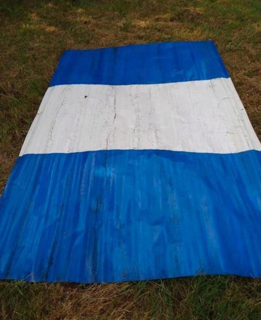 Te koop dik pvc zeil wit voor marktkramen

Afmeting 310*190, Ophalen of Verzenden