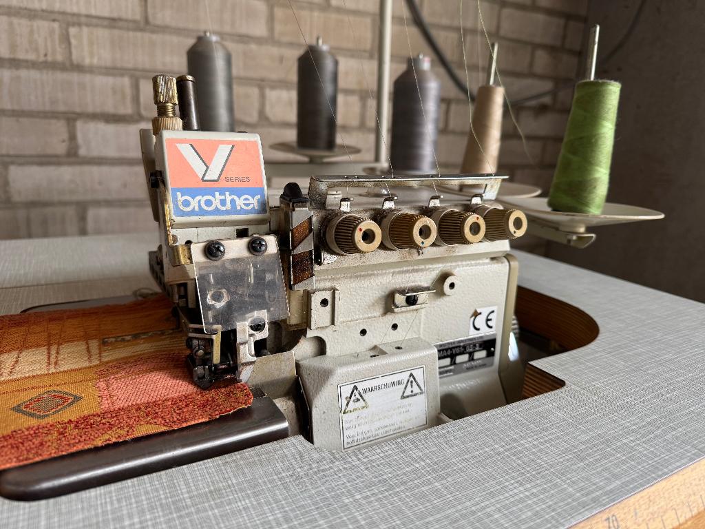 Brother Industriële Lockmachine, 5 Draads, Hobby en Vrije tijd, Naaimachines en Toebehoren, Ophalen, Gebruikt, Lockmachine, Industrieel