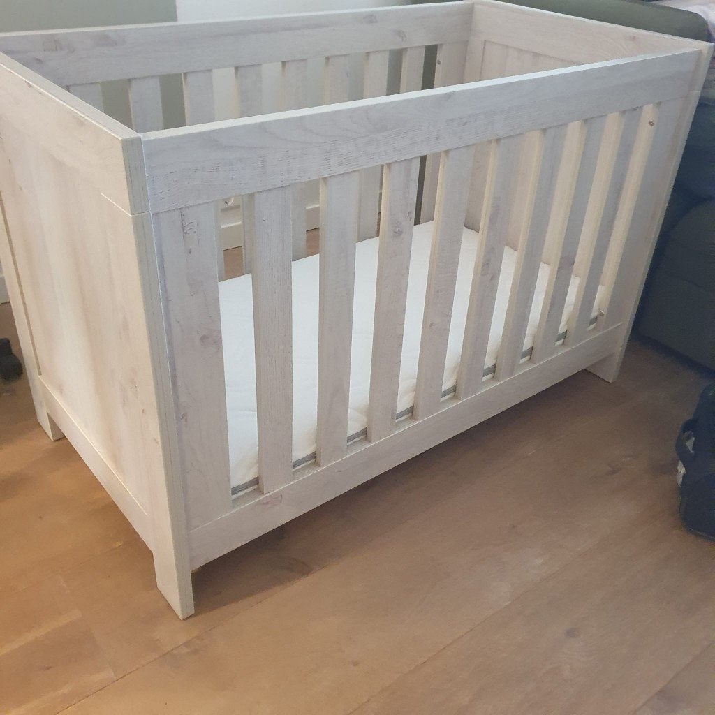 Baby Bed Set: Babydump Bed + Kadolis Mattress (Never Used), Ophalen, Nieuw, Jongetje of Meisje