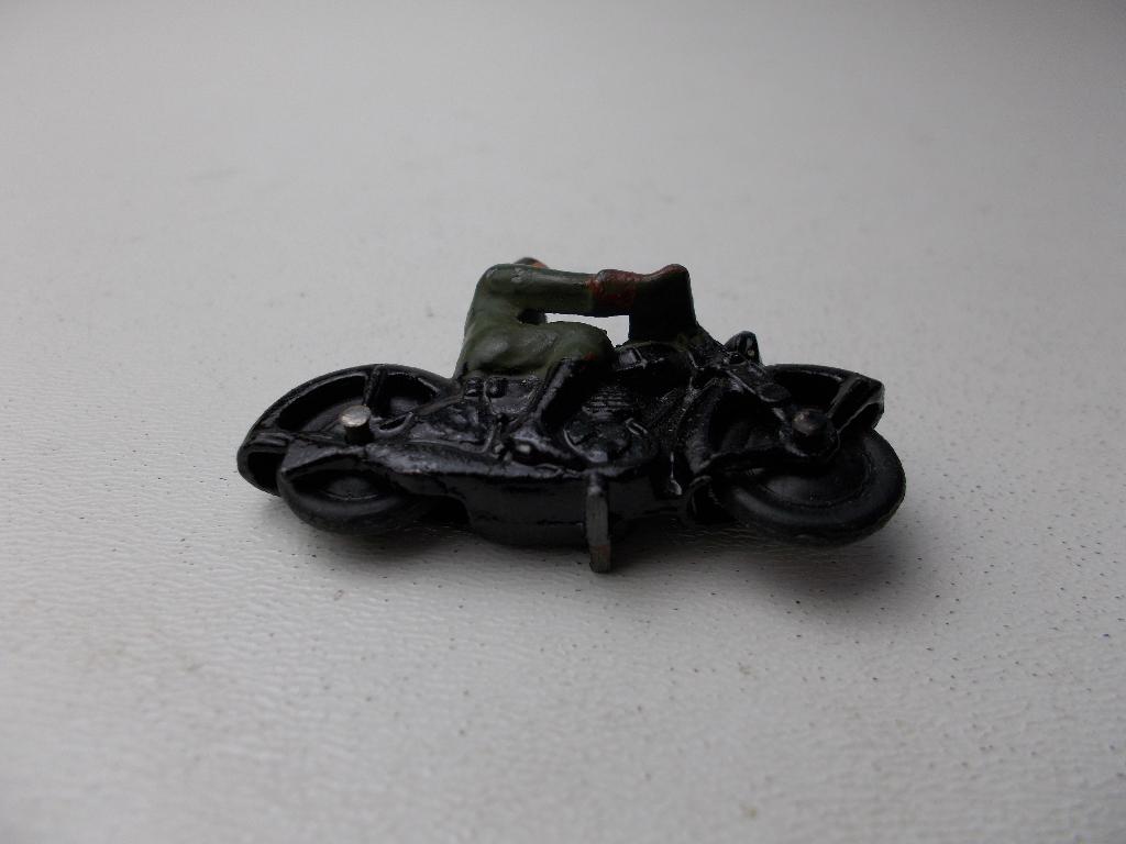 1936 Dinky Toys 37A CIVILIAN MOTORCYCLE + DRIVER I.g.st., Ophalen of Verzenden, Zo goed als nieuw, Overige typen, Dinky Toys