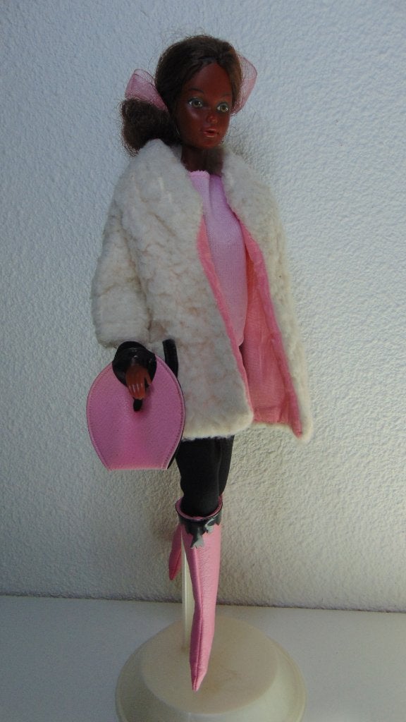 Barbie Lamb N Leather outfit 1970, Verzamelen, Ophalen of Verzenden, Gebruikt, Kleertjes